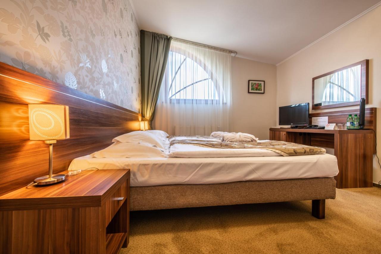 Wellness Hotel Spark มาลาสกี ภายนอก รูปภาพ